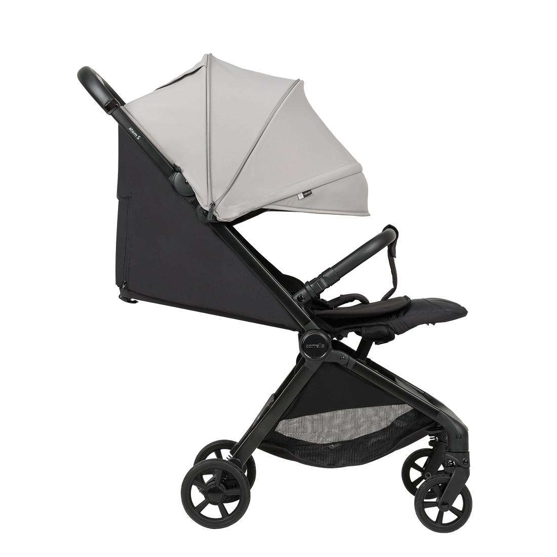 La silla de paseo Atom s 2025 se bloquea y mantiene la posición vertical cuando está plegada.